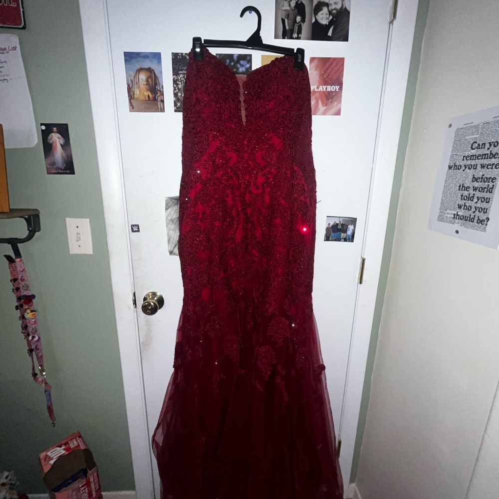 Ellie Wilde Strapless Red Dress
